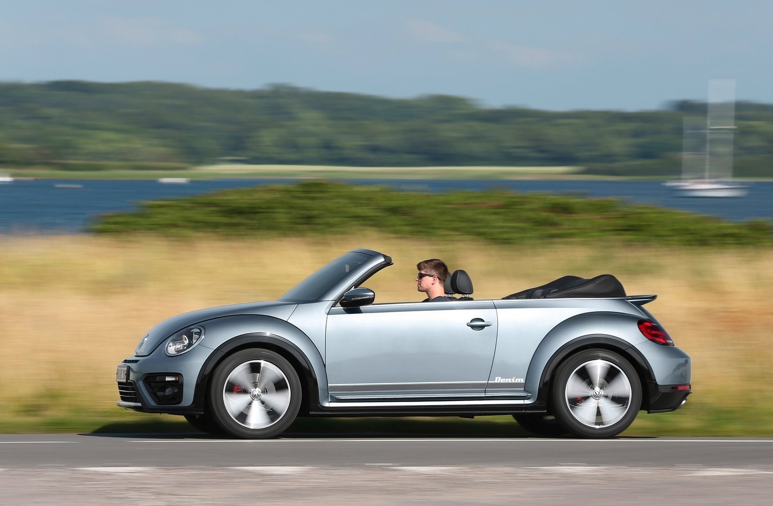 https://wcar.sets.lv/cars/Volkswagen/Beetle kabriolets/1ad5dec3c3ae0d1da1355b98999bea29.jpg